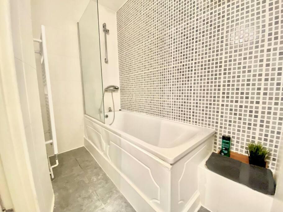 Charming Gem II 2Bd 2Ba Retreat Διαμέρισμα Λονδίνο Εξωτερικό φωτογραφία